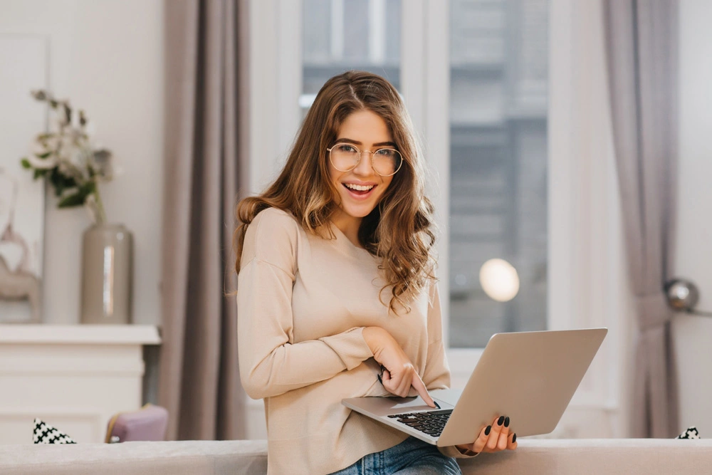 Femeie ce lucreaza job Videochat Iasi